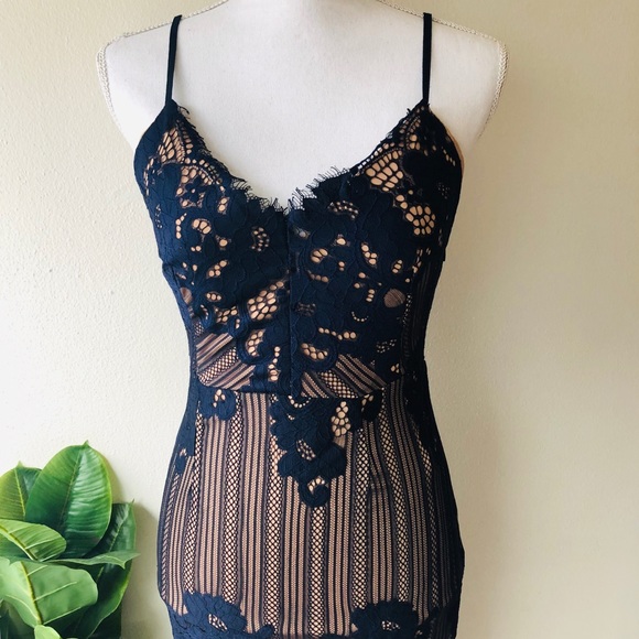 1 LEFT! Navy and Nude Homecoming Midi Dress - Picture 4 of 7